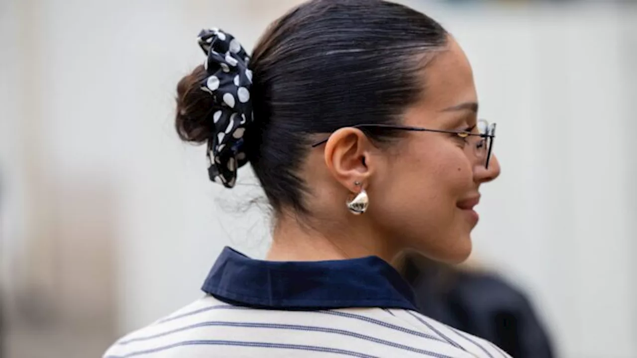 Scrunchie mania: come usare al meglio questo accessorio capelli