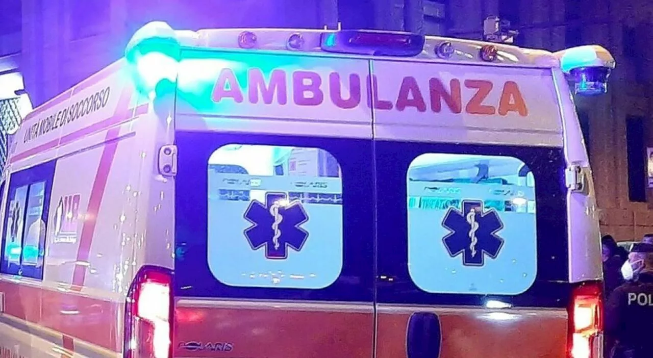 Investito e ucciso da un tir, l'incidente è un mistero: «Si era lanciato da un'auto in corsa». Il camionista non si trova, caccia ai...