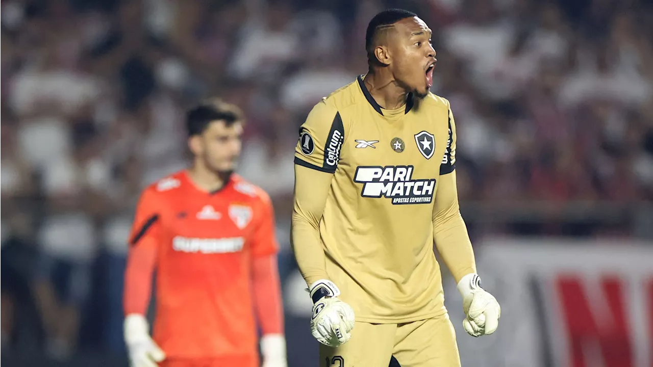 John pede, e Botafogo encaminha venda ao West Ham; veja valores