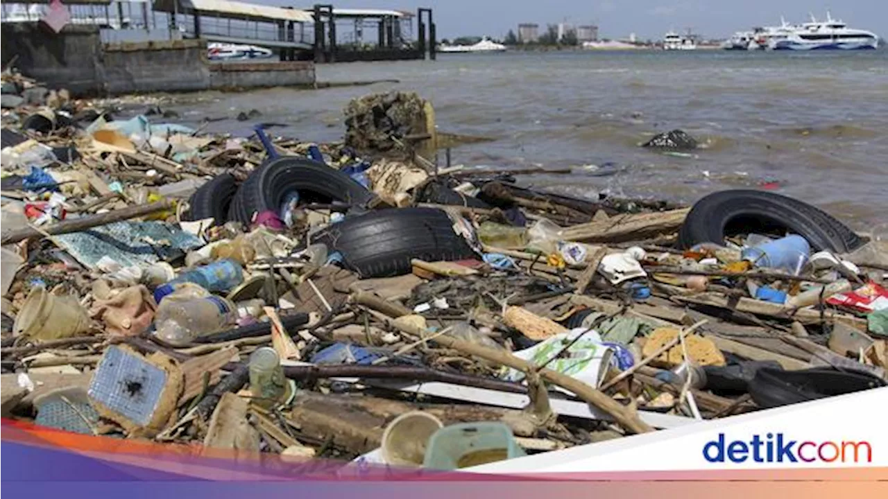 Ikan Makan Plastik, Kita Makan Apa? Ini Fakta Mengerikan Sampah Laut RI