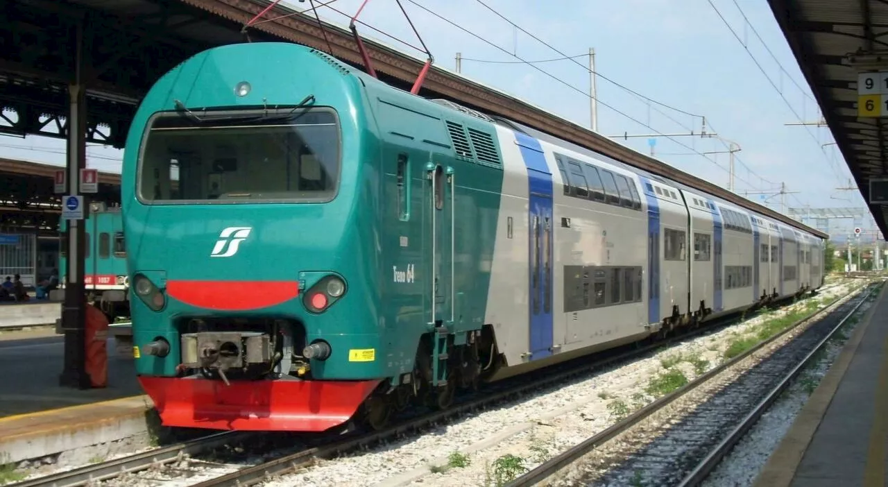 Regione, è scontro con Trenitalia: «Troppi danni ai pendolari, rivediamo il contratto di servizio»