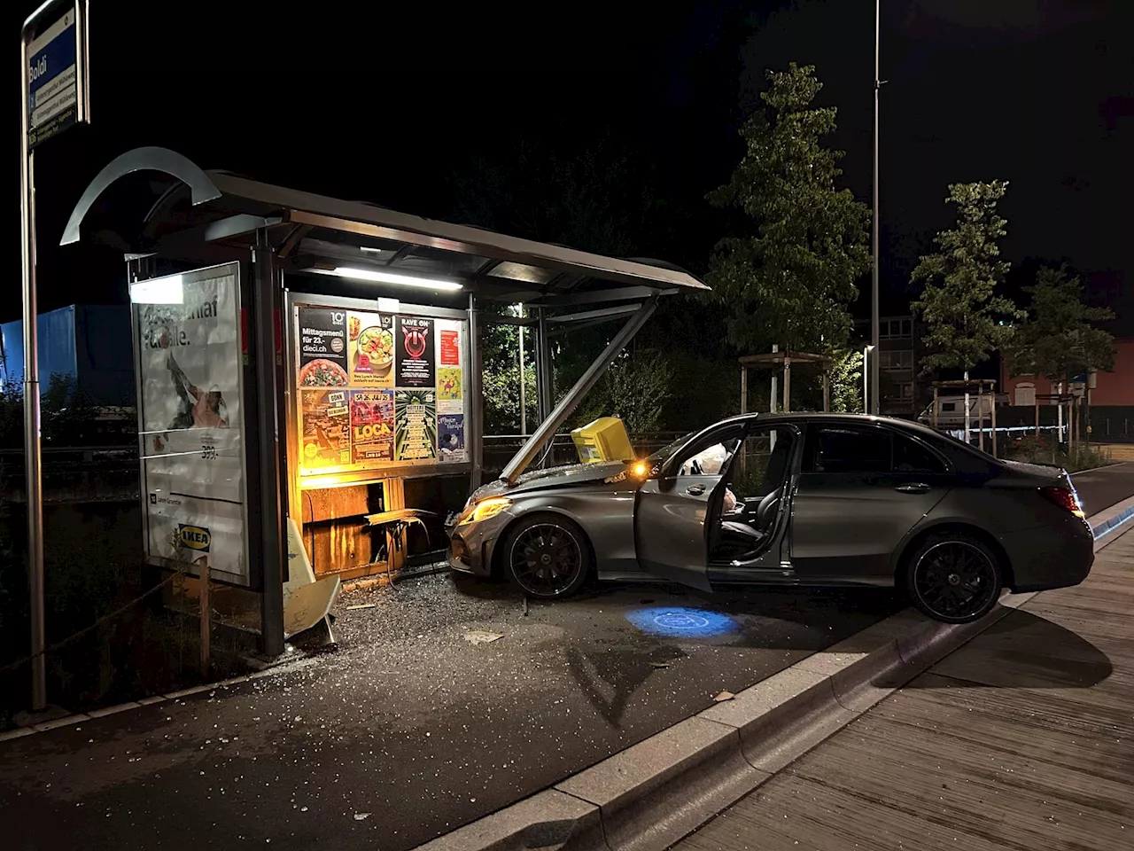 Rieden AG: Junglenker verunfallt mit Mercedes-Benz