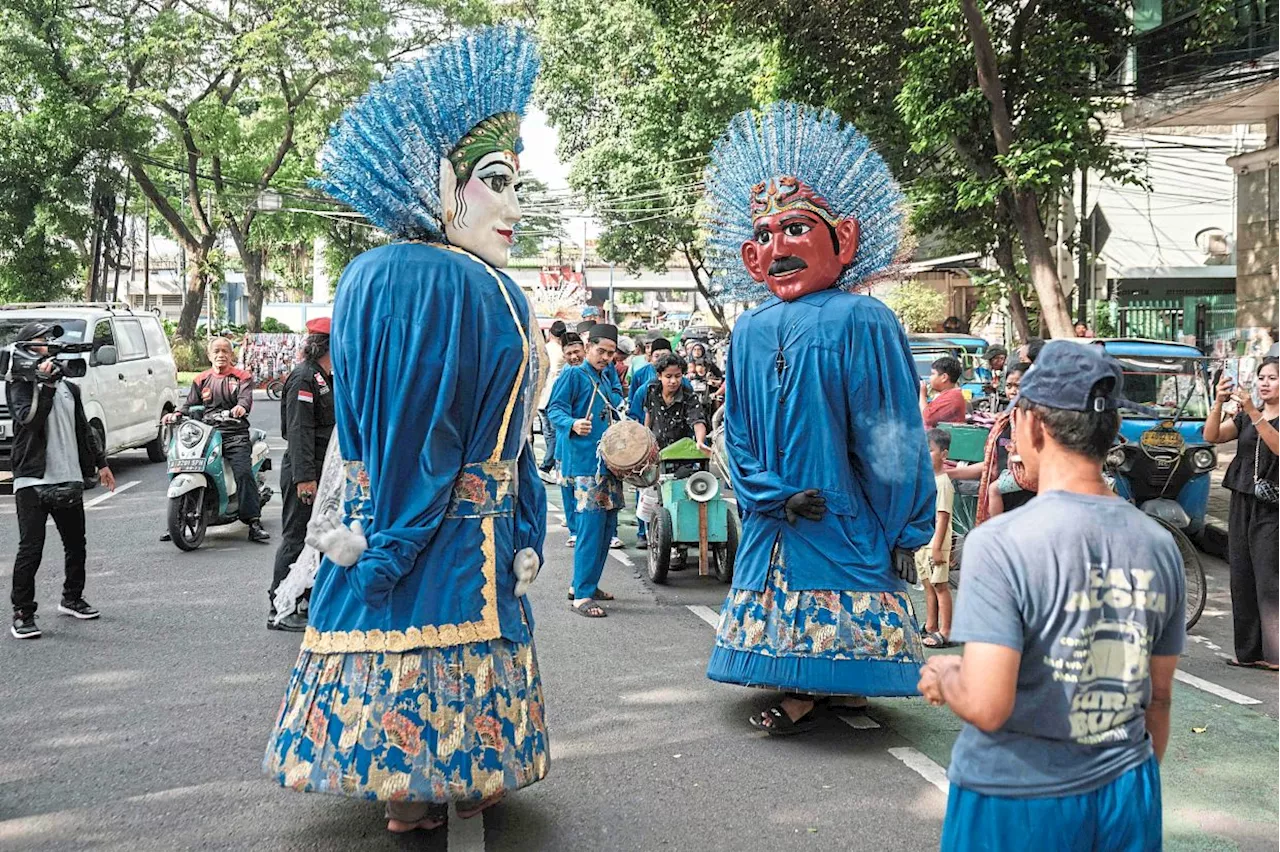 Traditional puppet ban in Indonesian capital threatens buskers
