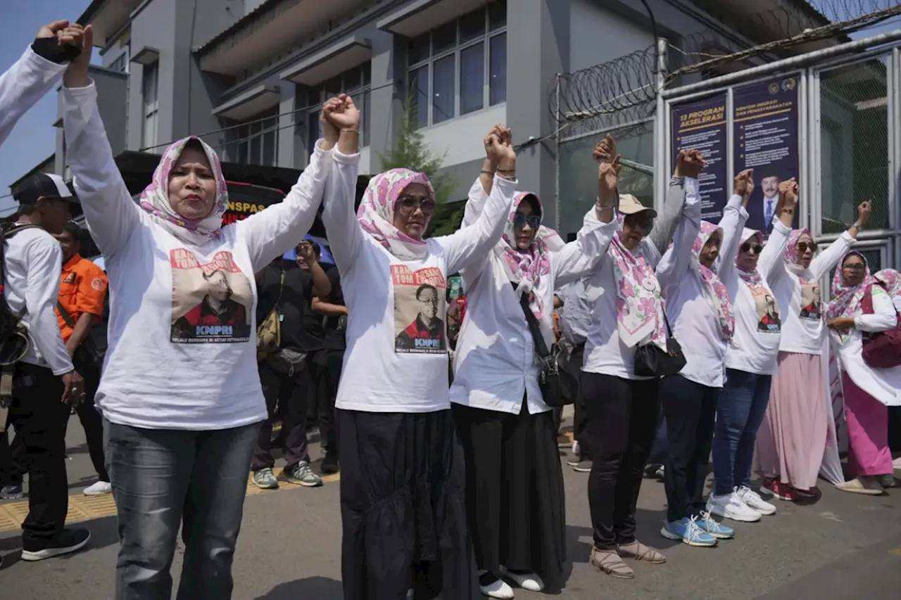 Indonesia begins releasing prisoners under clemency