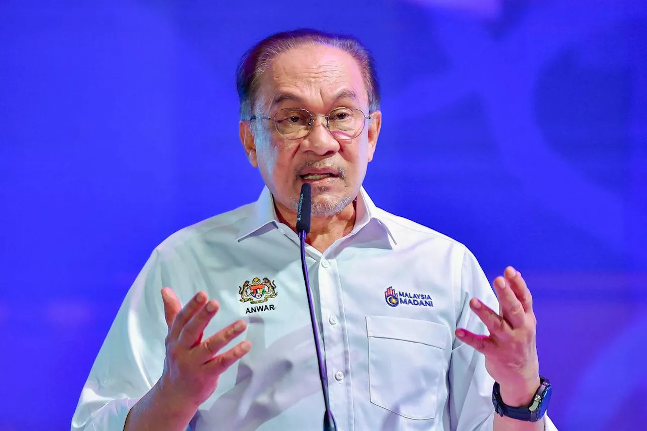Anwar allocates RM100,000 to each Felda village