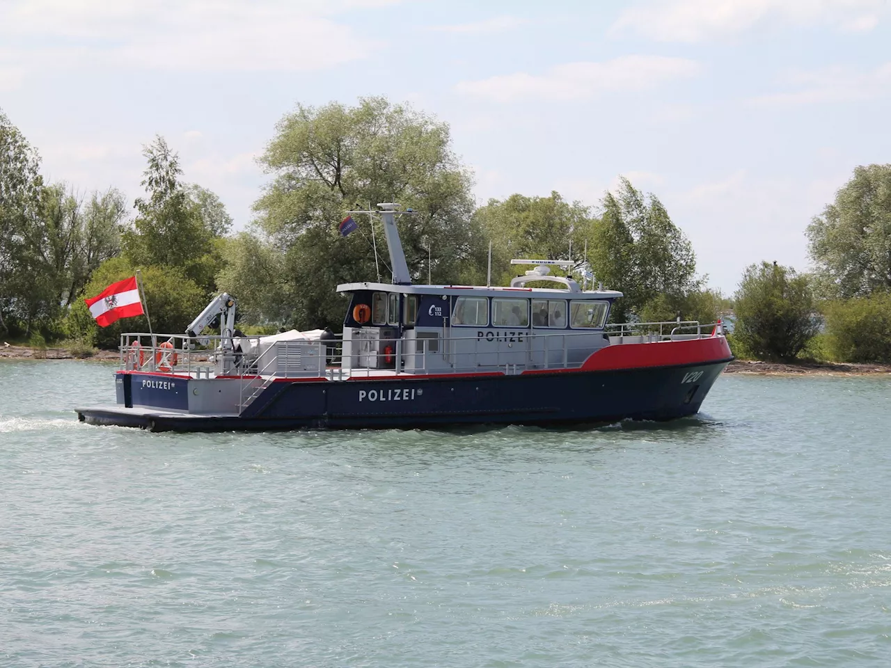 Segelboot auf dem Bodensee bei Hard abgeschleppt