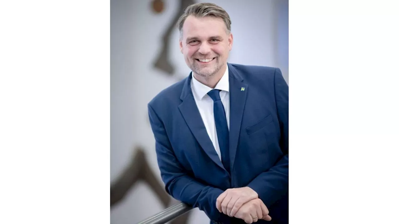 Lukas Michlmayr folgt Bernhard Ebner als Landtagsabgeordneter nach
