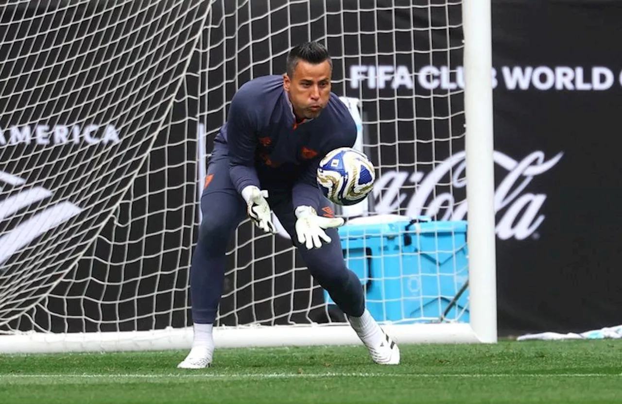 Soccer-Fluminense keeper Fabio surpasses Shilton's record with 1,391st competitive appearance