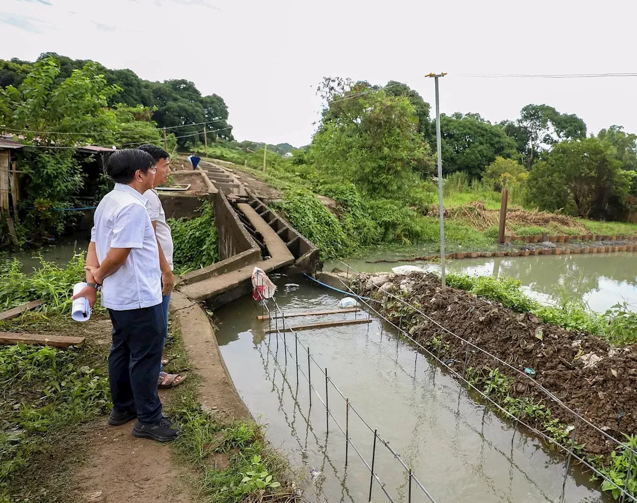 Marcos inspects, confirms ghost flood project in Bulacan