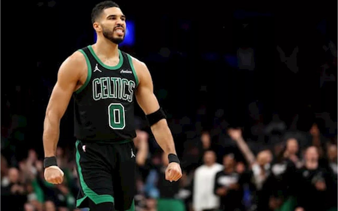NBA, Tatum toglie il tutore e guarda avanti: 'Il recupero è una noia, ma ora va meglio'