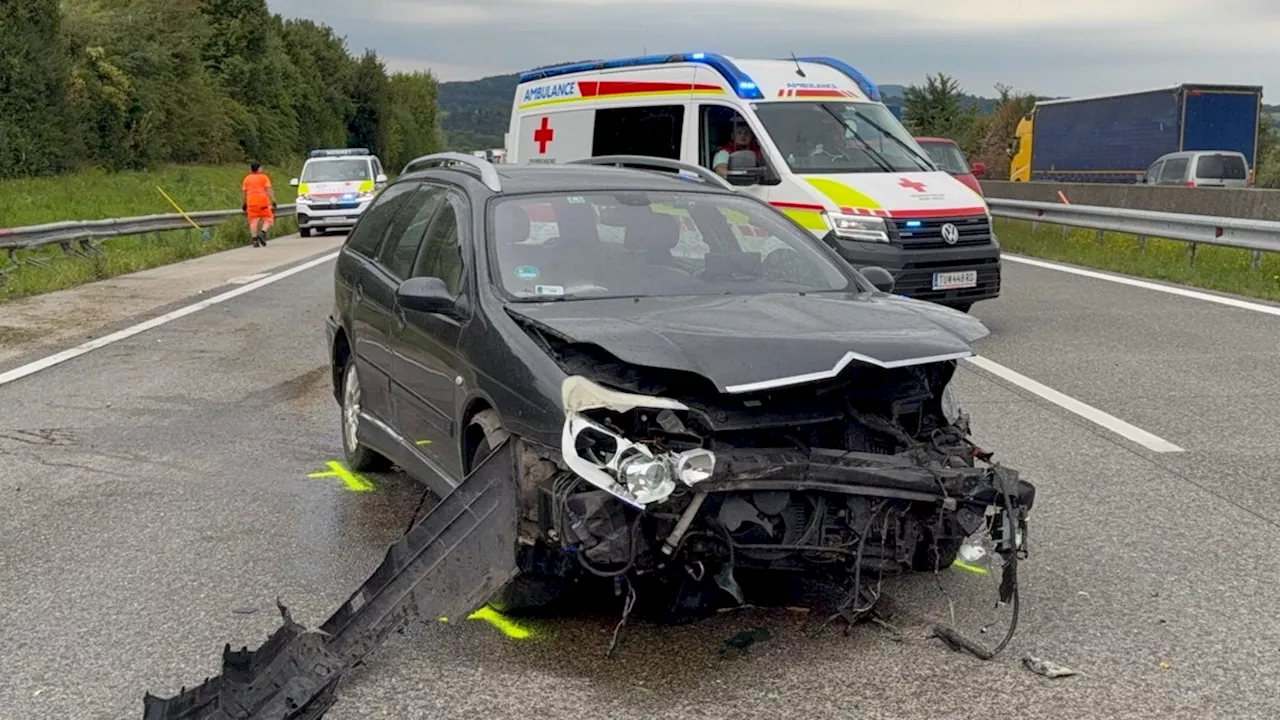  Autofahrer kracht in Leitschiene – langer Stau auf A1