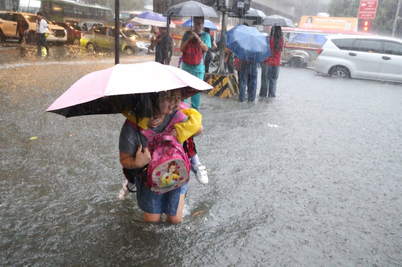 Metro Manila floods strand commuters, disrupt classes