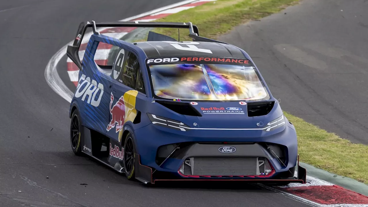 Ford pays tribute to Sabine Schmitz by setting a ’Ring record with the SuperVan 4.2
