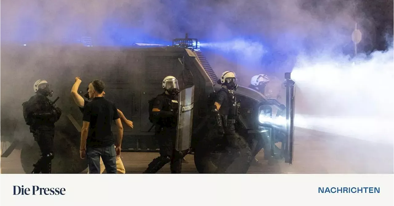Proteste in Serbien: „Präsident Vučić heizt die Gewalt an“
