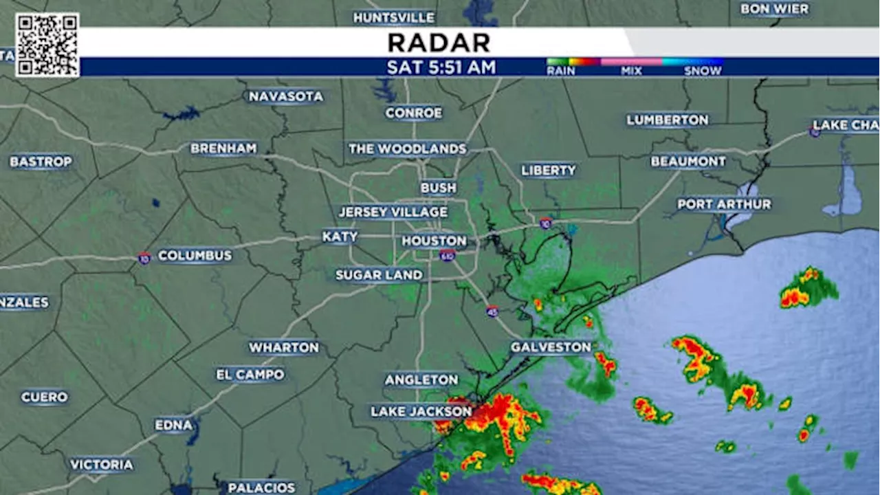 LIVE RADAR: Heavy downpours prepare to soak Houston area as weekend kicks off
