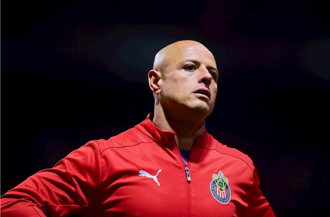 Chicharito Hernández, de un prometedor regreso a ser el 'bolsillo roto' de Chivas