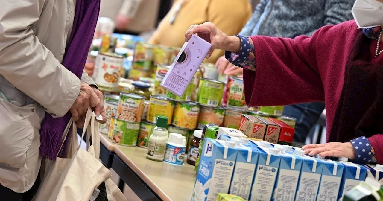 A Vietnamese mother is hit by a Berlin supermarket worker, police investigate
