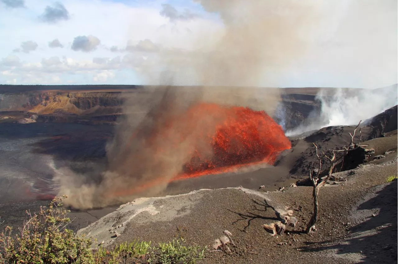 Hawaii's Kīlauea volcano erupts again, emits inclined lava fountains