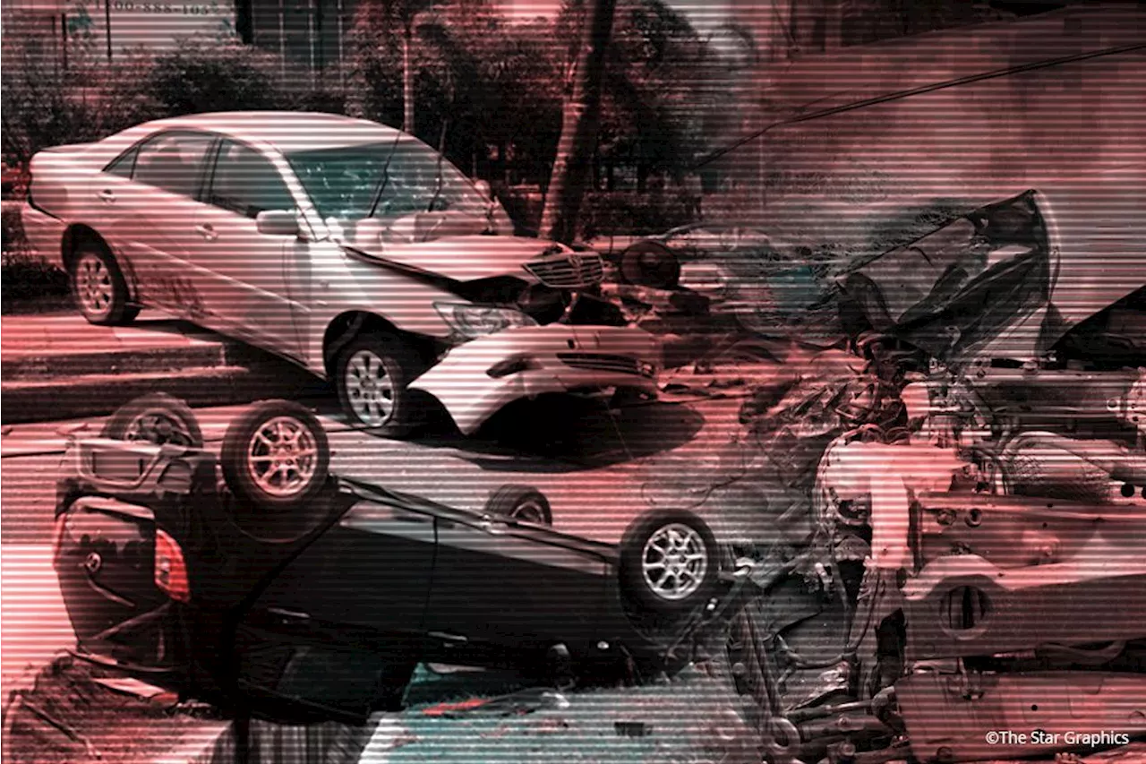 Smoke from breakdown lorry triggers 12-vehicle collision in Muar