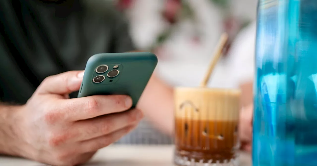 People Are Downgrading Their Smartphones For Less Screen Time — And Experts Have Thoughts