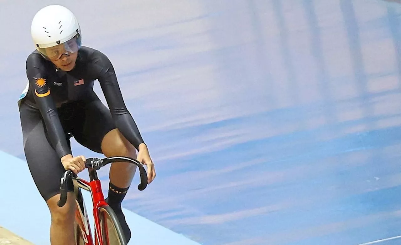 Umairah pedals into medal contention at world junior