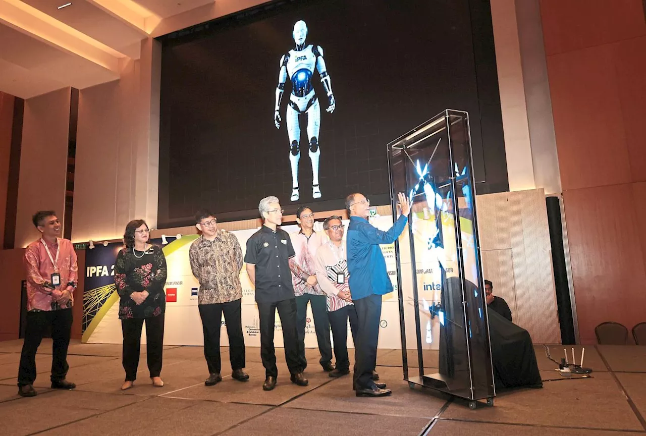 Zambry: Public varsities cannot cut local quotas
