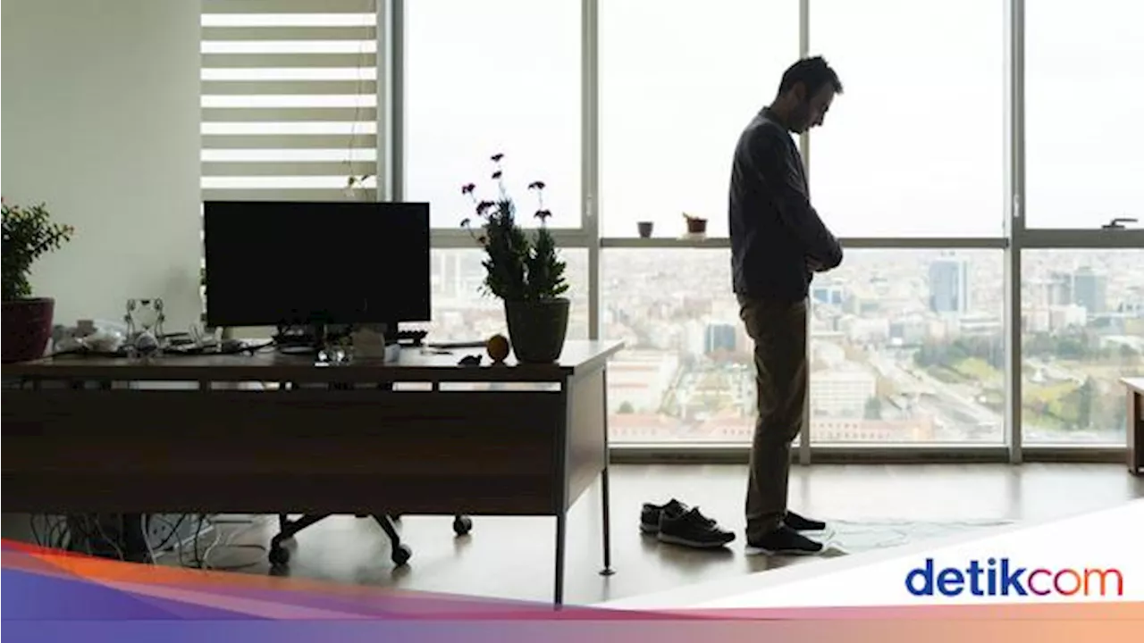 Menelan Ludah dan Dahak Saat Salat, Apakah Batal?