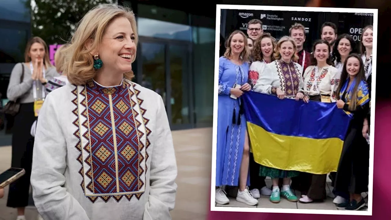  Neos-Chefin Meinl-Reisinger posiert in Ukraine-Tracht