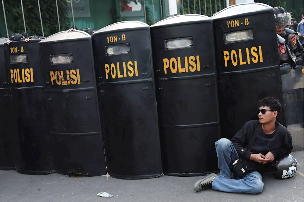 ‘Corrupt elites’ accusation fuels mass protest against Indonesian parliamentarians’ pay