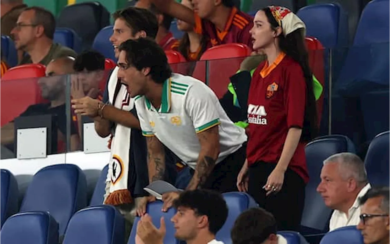 Damiano David allo stadio con la fidanzata Dove Cameron, a fine partita lite con l'arbitro