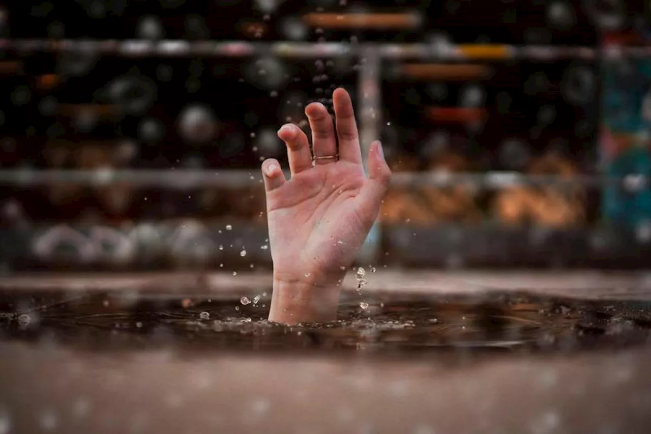 Father feared drowned after rescuing son in Tanah Merah river