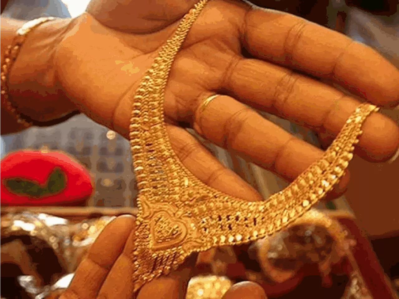 आज सोने-चांदी के दाम में तेजी: सोना ₹396 बढ़कर ₹1,00,884 प्रति 10 ग्राम हुआ, चांदी ₹1.16 लाख किलो बिक रही