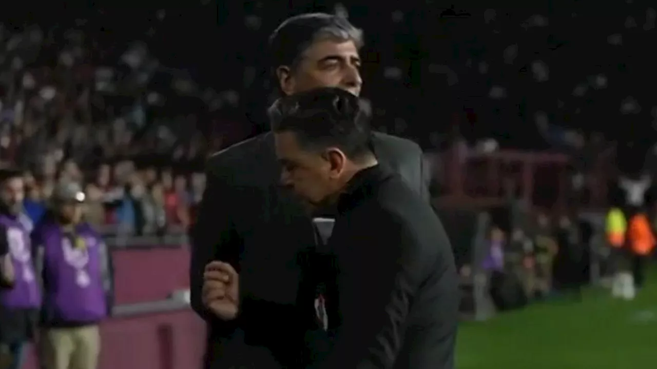 El fastidio de Marcelo Gallardo con Juanfer Quintero en la jugada previa al empate de Lanús