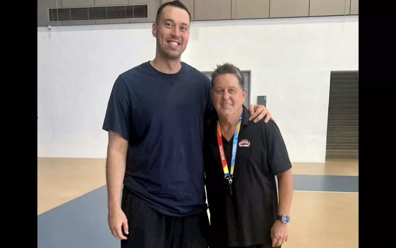 Slaughter posts photo with former coach Tim Cone