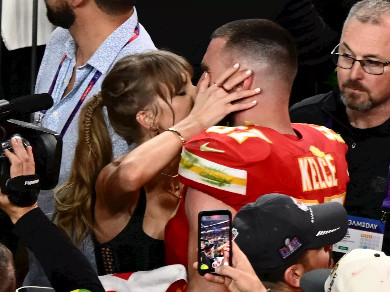 Taylor Swift und Travis Kelce geben Verlobung bekannt