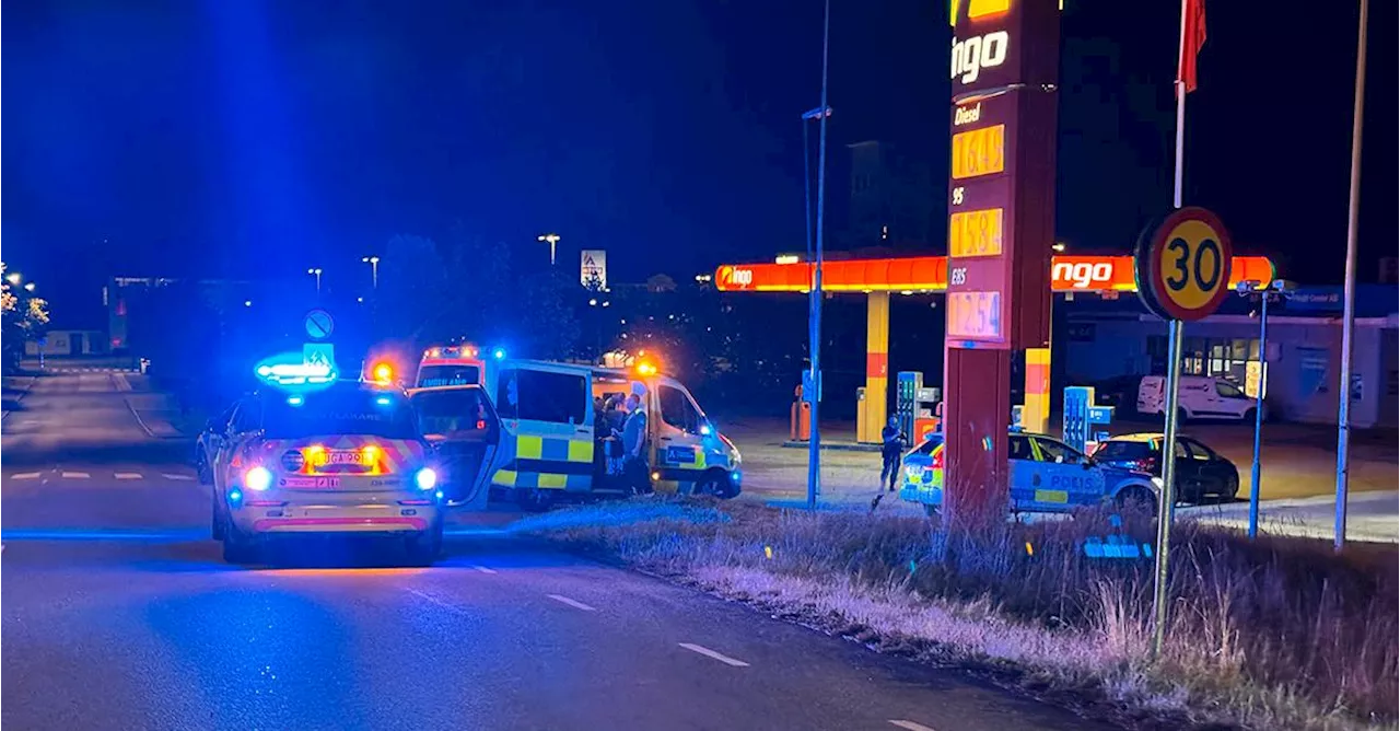 Insats vid mack – två skadade i skjutning