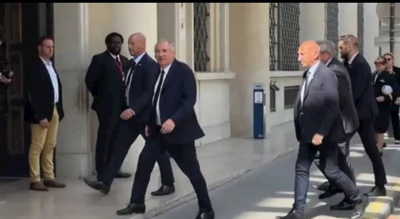 Francia sull'orlo della crisi, Bayrou chiede fiducia sulla manovra