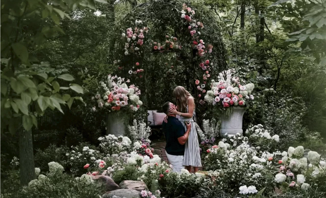 Taylor Swift e Travis Kelce si fidanzano: l'annuncio social e le foto romantiche