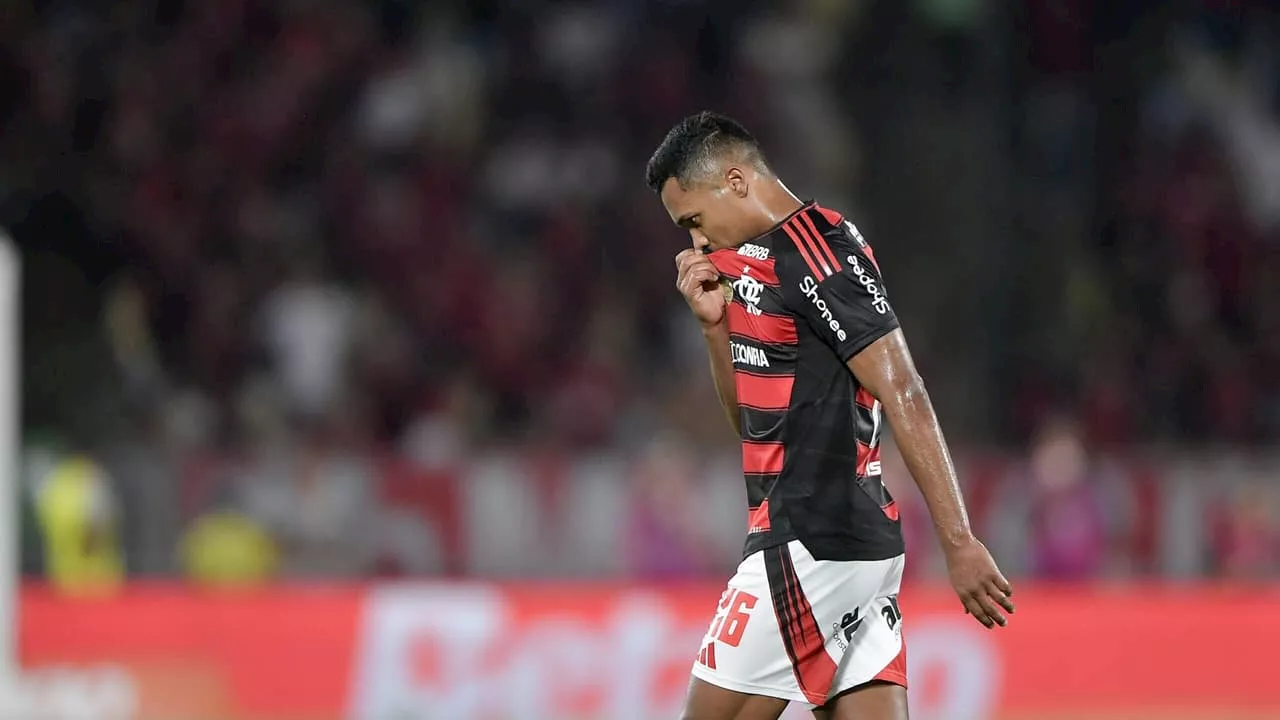 Flamengo confirma lesão de Alex Sandro; lateral foi convocado por Ancelotti