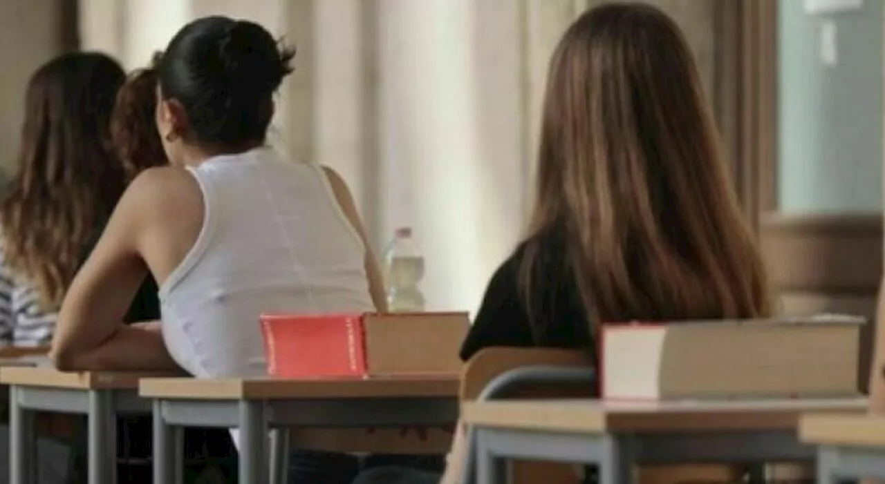 Studentesse denunciano le molestie subite dal prof, ma la preside non le segnala: viene sospesa e perde anche il ricorso