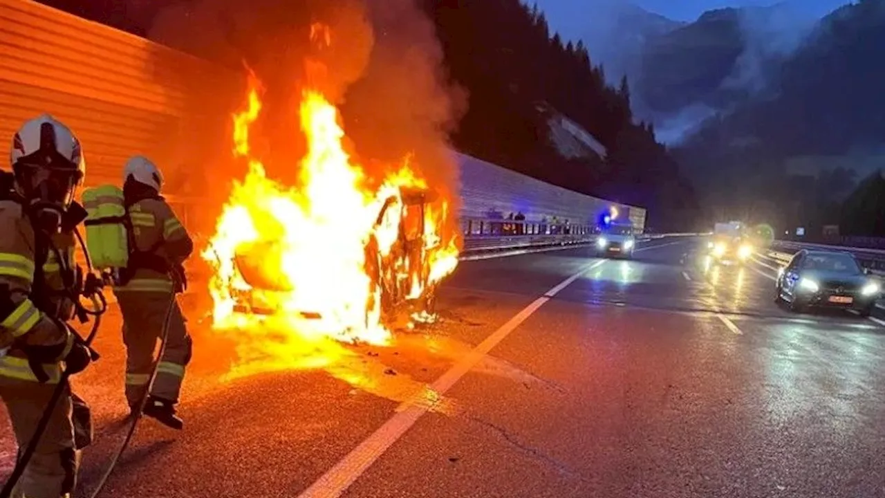 Mühlviertler Auto brennt aus - Mühlviertler Bus fackelt ab