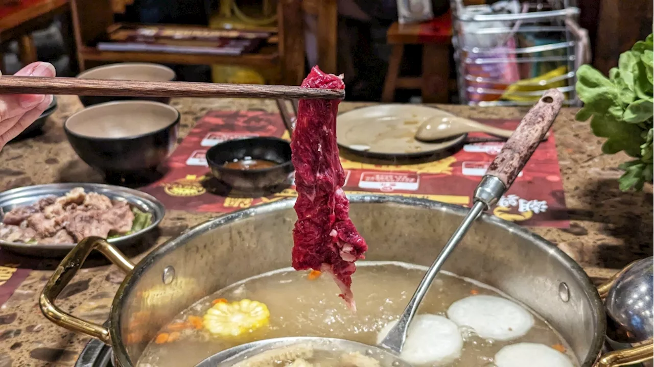 Enjoy super fresh cuts of beef in Chaoshan-style hotpot at USJ 19’s Chao Xing Fresh Beef Hotpot, and don’t forget the beef fried rice and fried beef ‘hor fun’