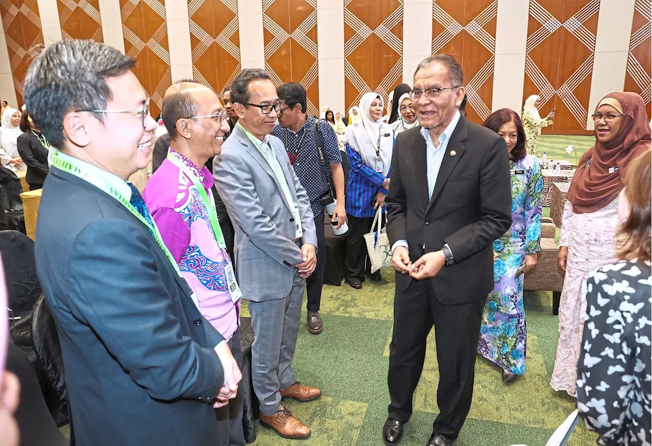 Drug price display rule to proceed