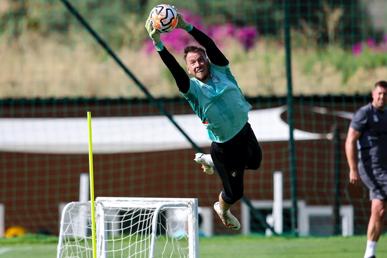 Goleiro Neto, do Bournemouth, é um dos alvos do Botafogo para substituir John