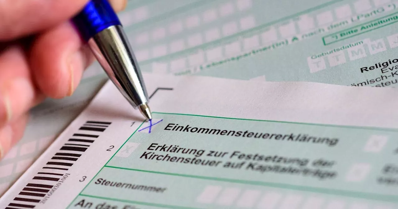 Senior beschwert sich wegen Steuergebühr – plötzlich steht die Polizei vor seinem Haus