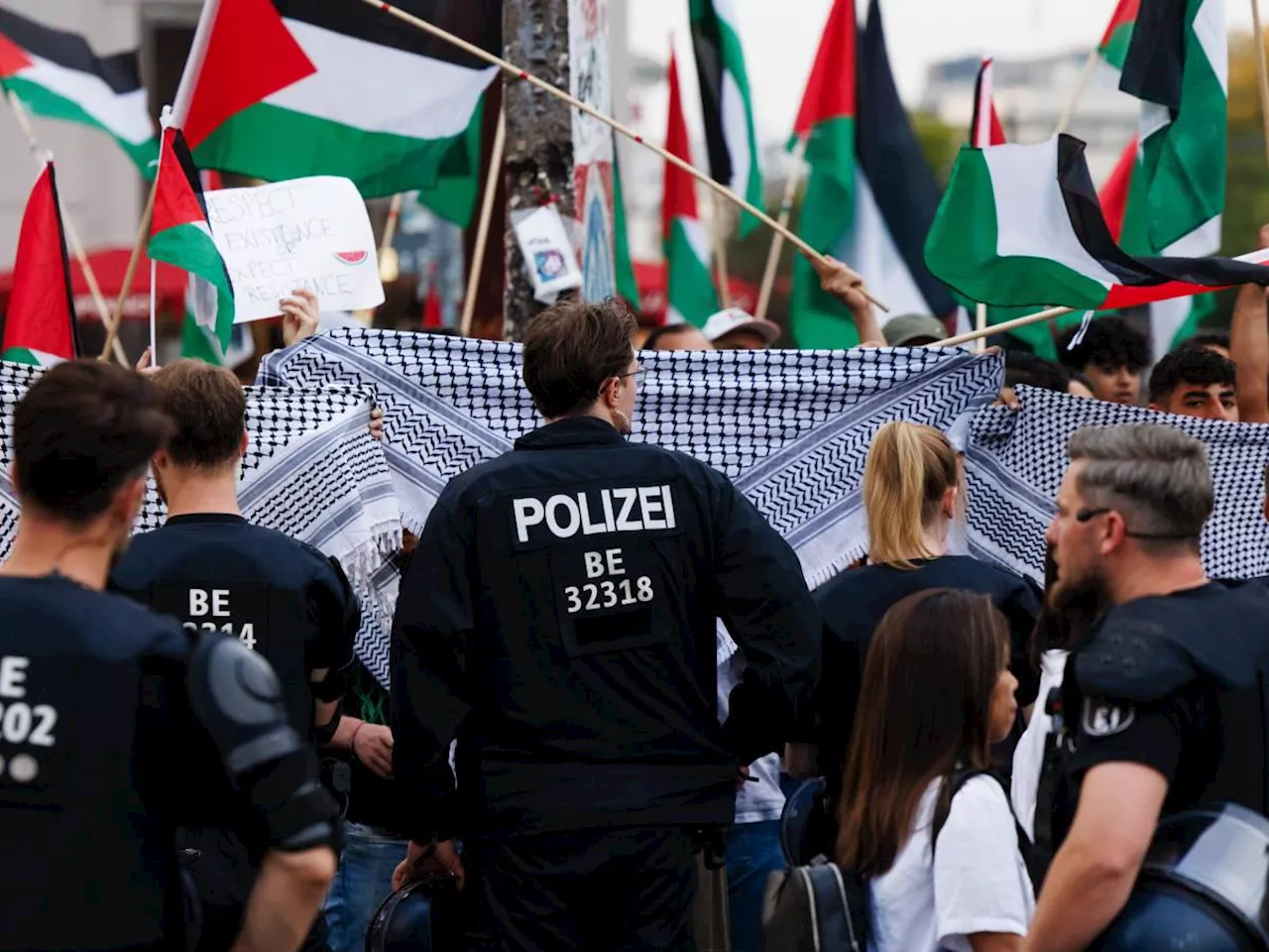 A Berlino la sinistra fa una festa a braccetto coi fiancheggiatori di Hamas