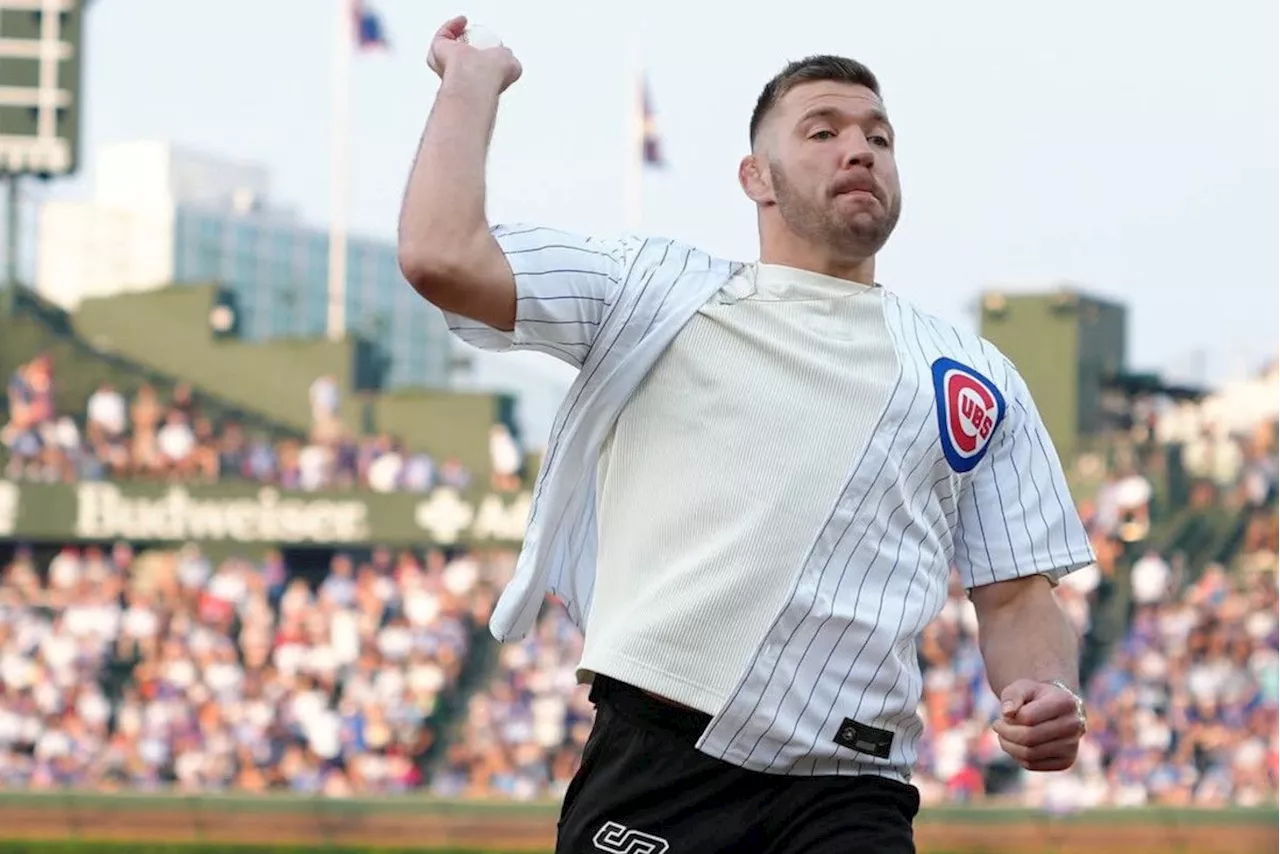 Dricus du Plessis throws out first pitch at Chicago Cubs game