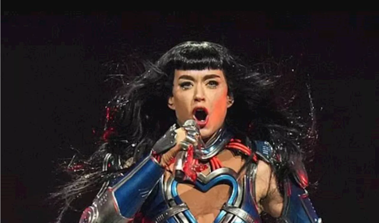 Katy Perry fans scan Toronto crowd for Justin Trudeau
