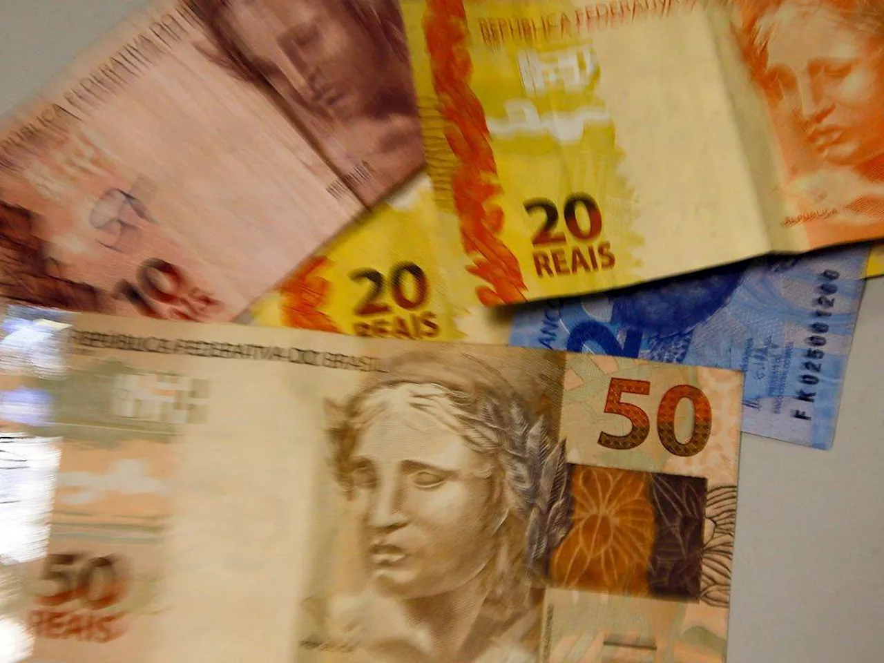 Juros futuros recuam com impasse entre Brasil e EUA