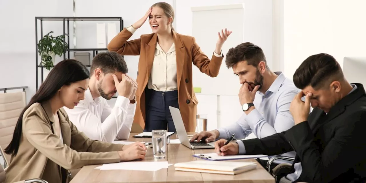 ¿Cómo influyen los jefes en un ambiente laboral tóxico?
